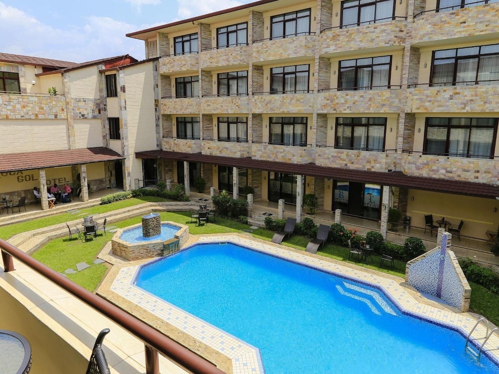 Roca Golf Hotel 32/36