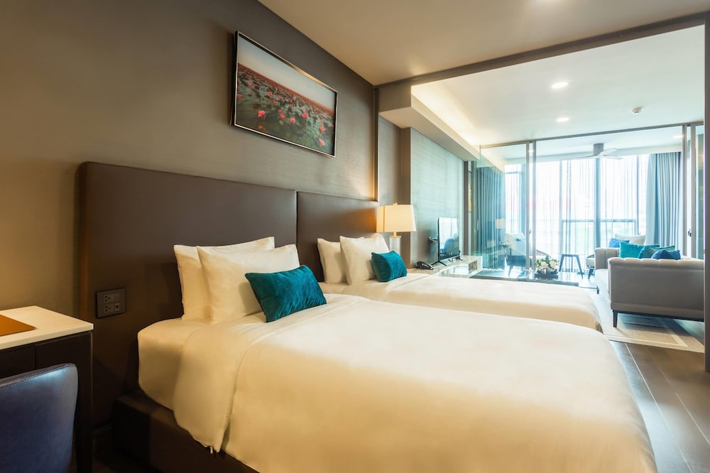 EXECUTIVE, STUDIO, TWIN BEDS