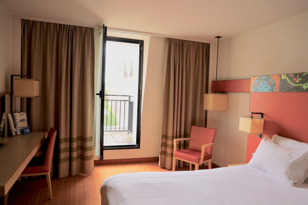 MERCURE AMIENS CATHEDRALE 12/50