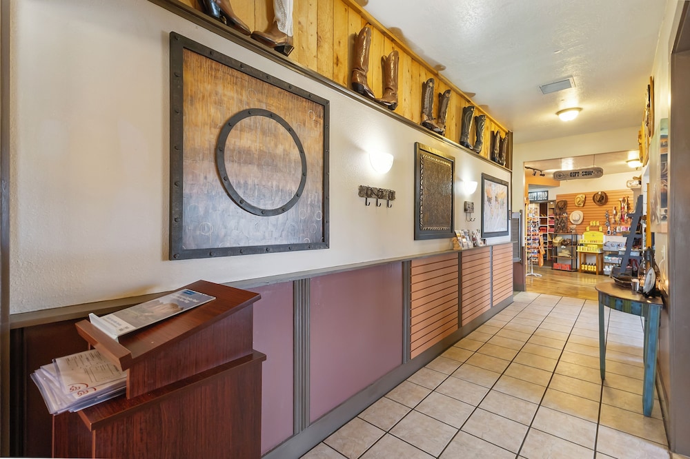 Broken Spur Inn And Steakhouse 11/72