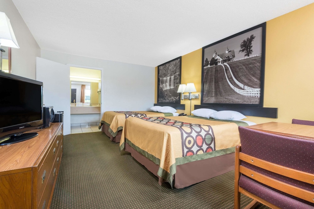 Super 8 by Wyndham Williamsburg 12/22