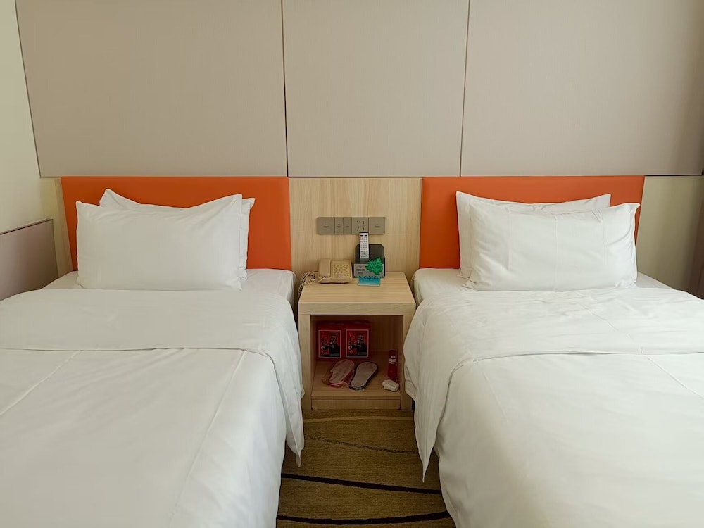 Elite, Twin Beds, No Window