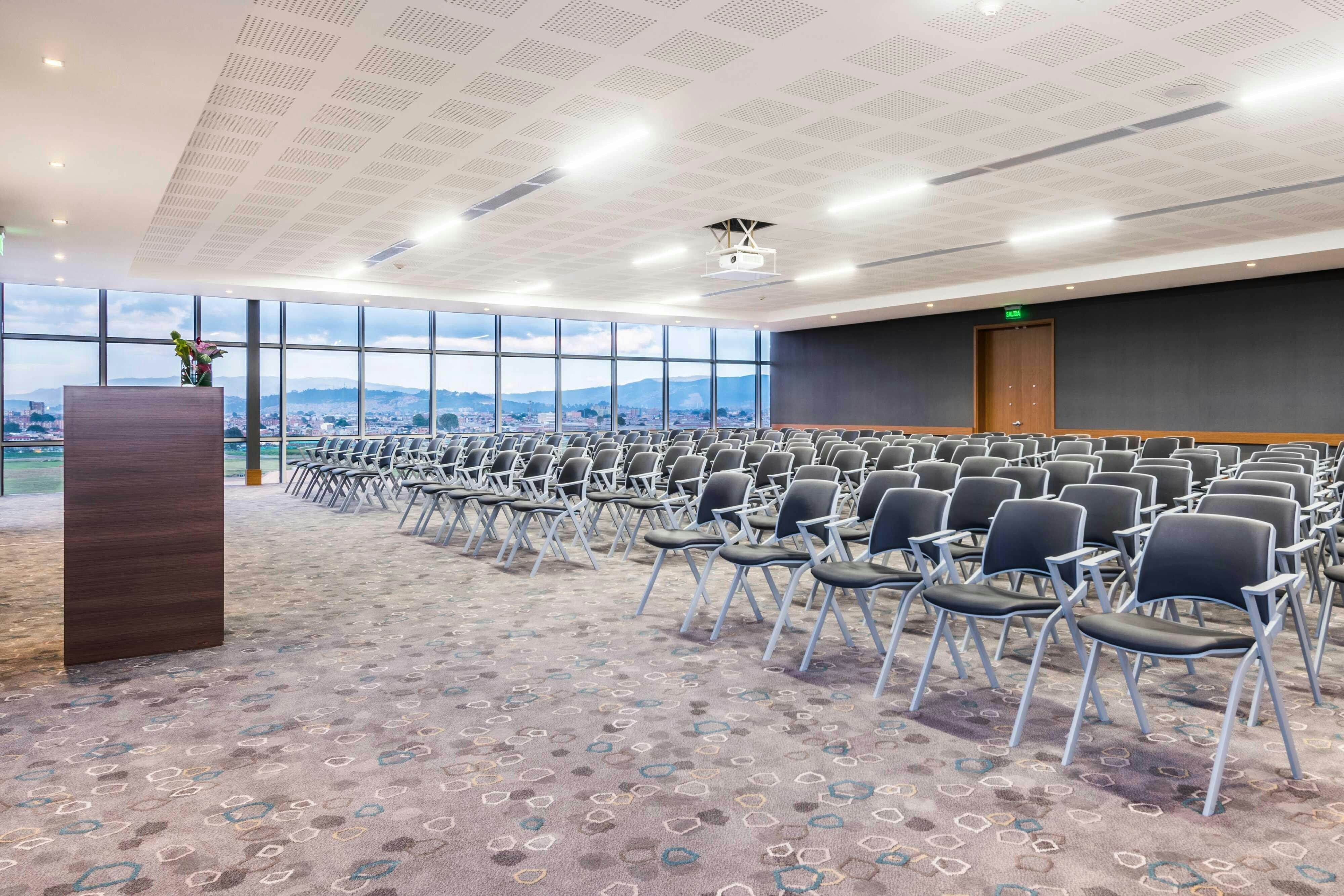 Courtyard By Marriott Bogota Airport 50/65
