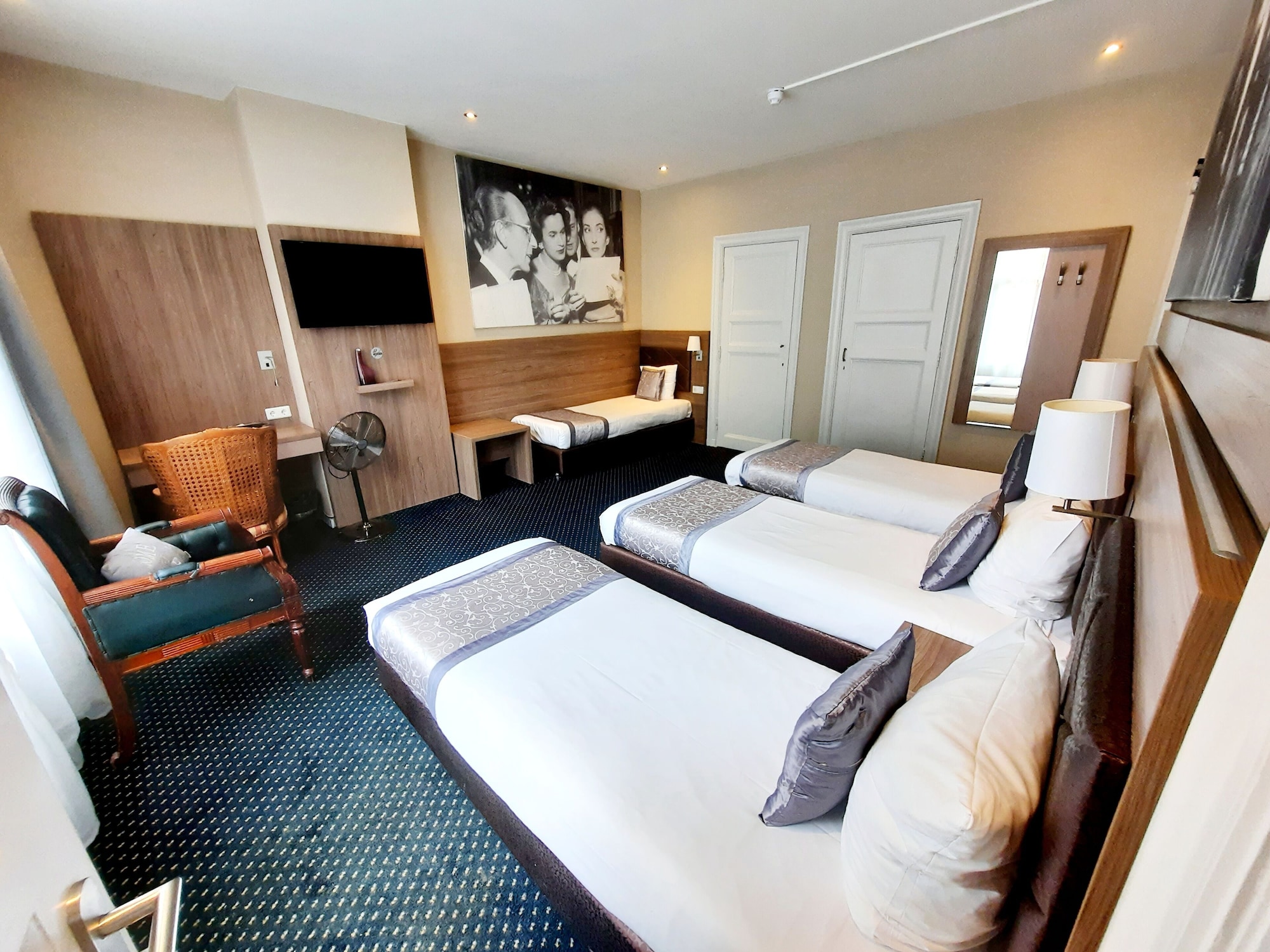 ROOM, QUADRUPLE