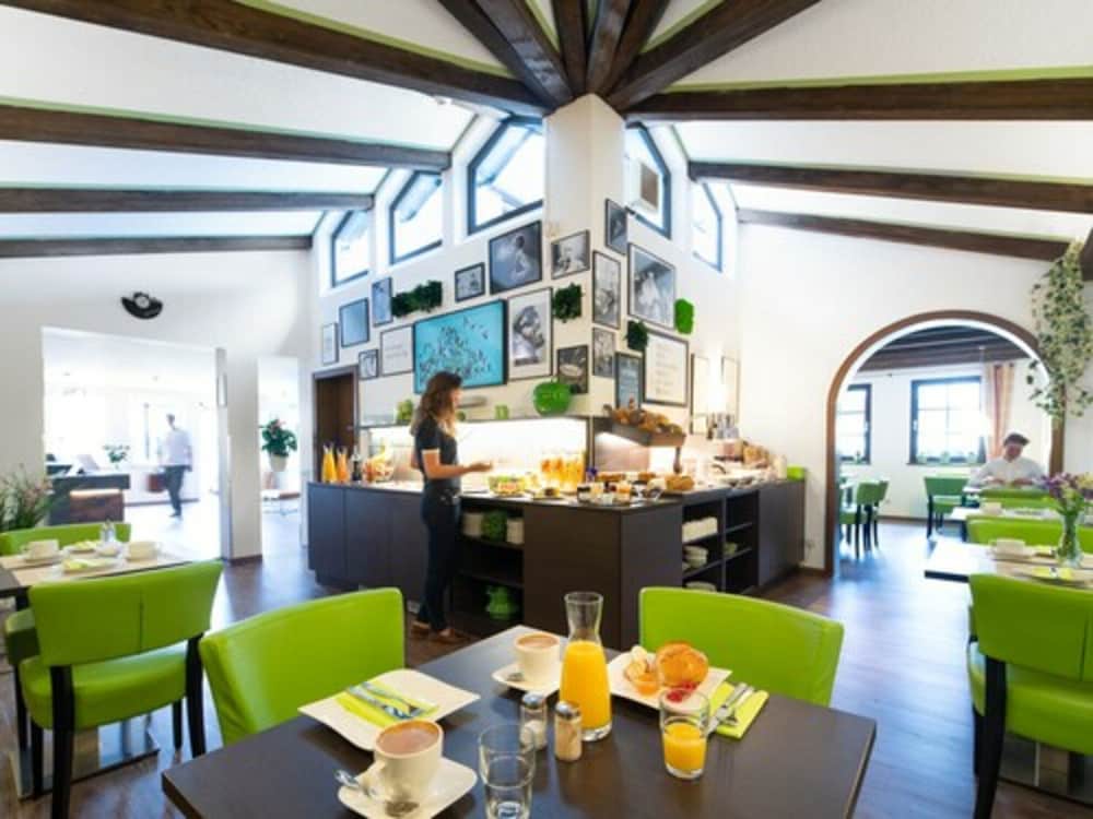 Landhotel Fettehenne 23/36