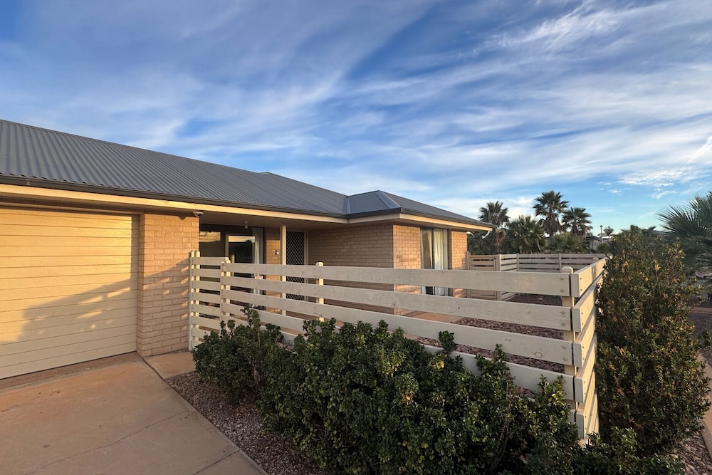 Sundowner Cabin And Tourist Park 5/50