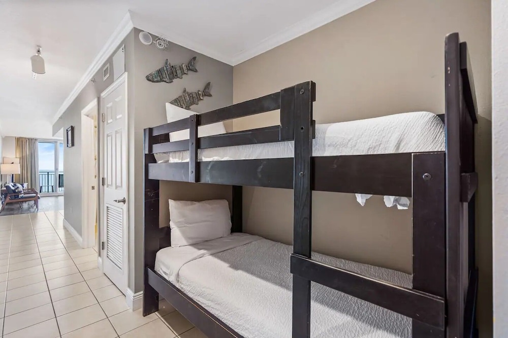 236 Emerald Beach Resort 23/80