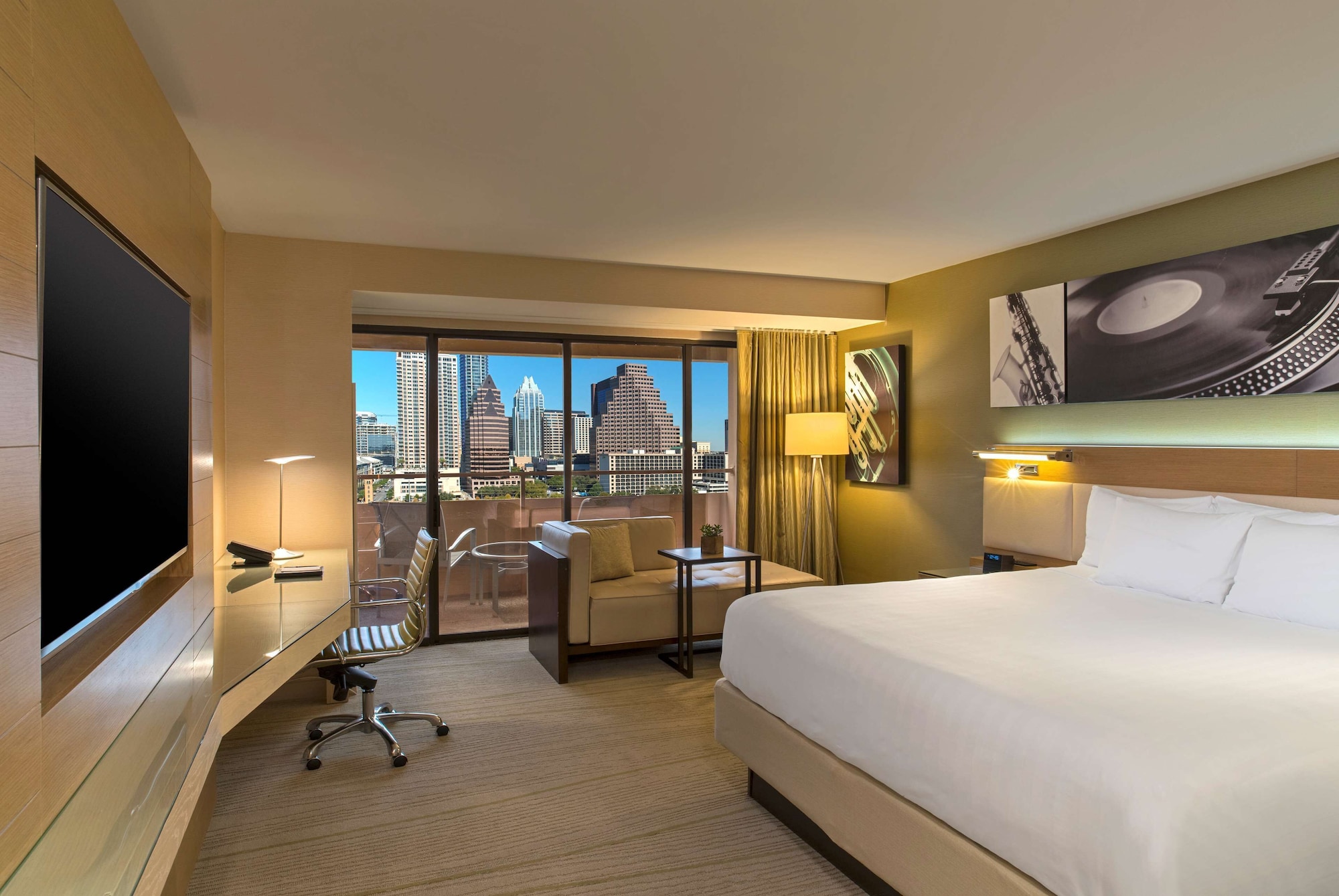 Room, King Bed, Lake View