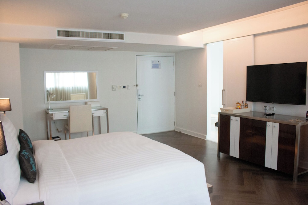 GOLD, GRAND, KING BED