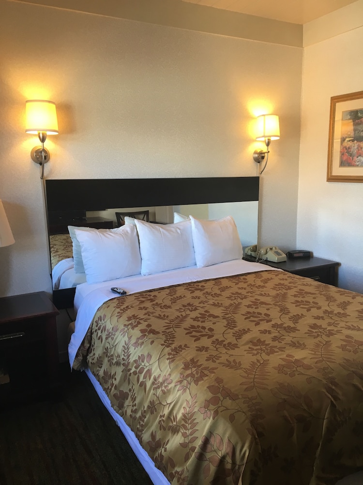 Pacific Heights Inn By Magnuson Worldwide 21/49