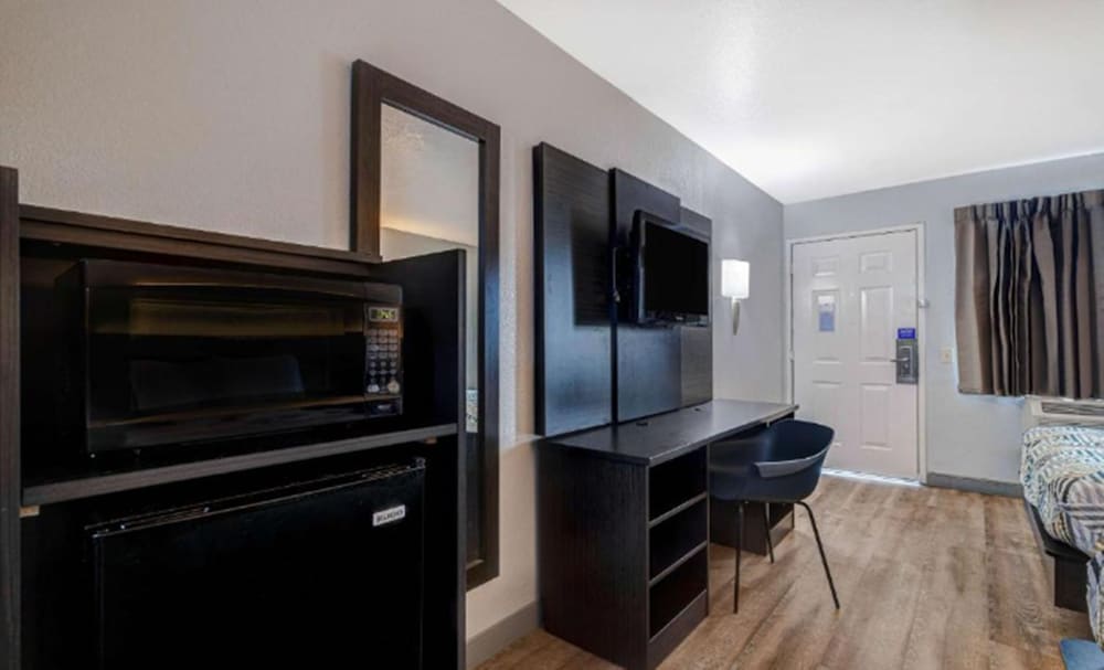 Motel6 Buttonwillow, CA - Central 33/50