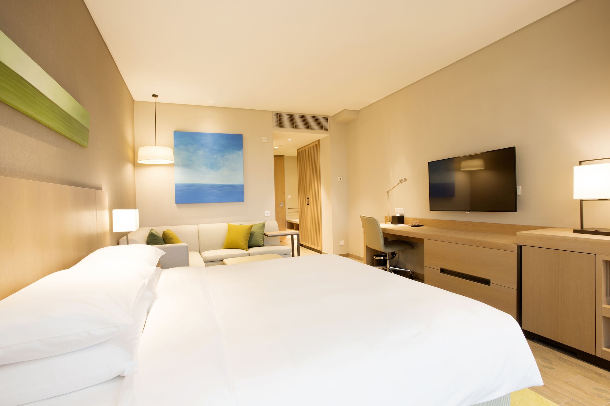 ROOM, KING BED