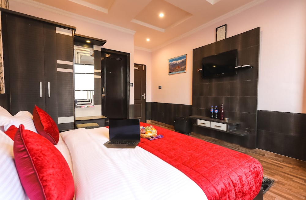 Hotel Holiday Hill 25/57