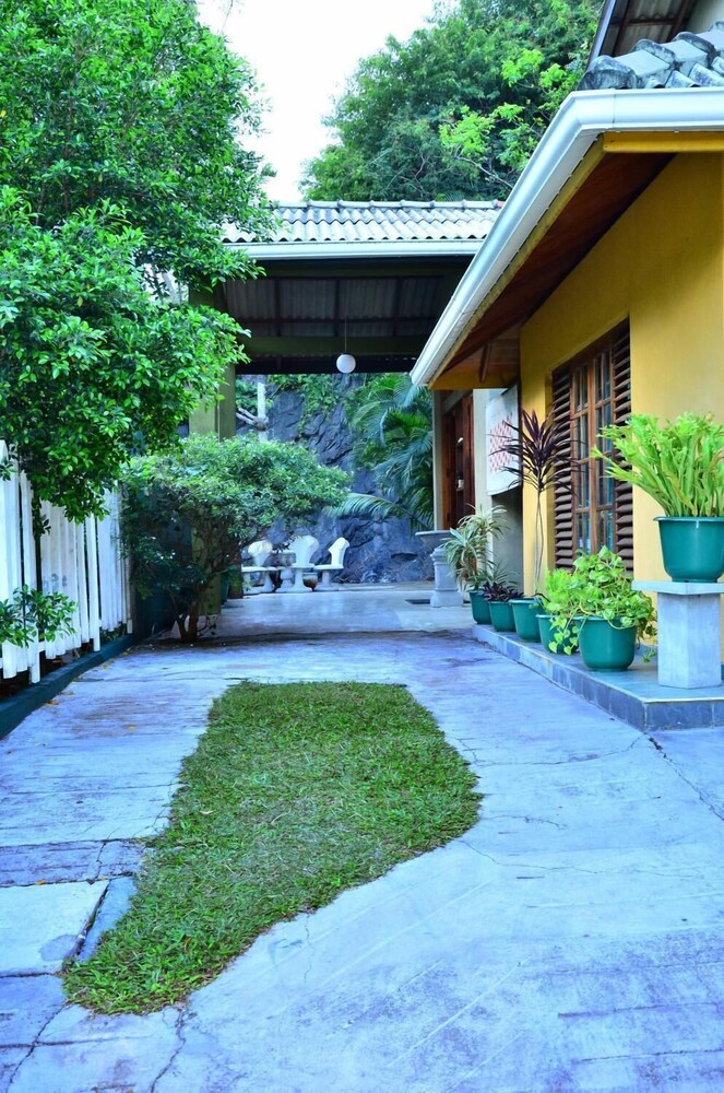 Deer Point Hotel Kandy 36/41
