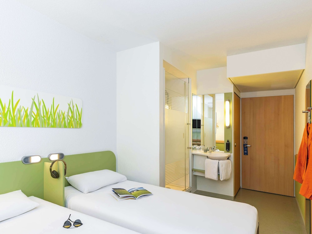 Ibis Budget Zurich City West 30/63