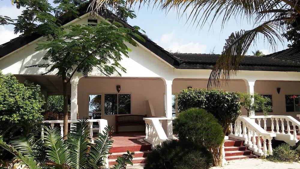 Moonshine Uroa Boutique Hotel 1/50