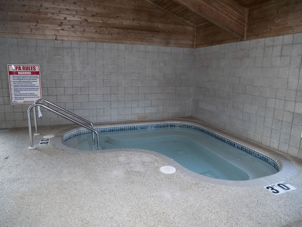 Baymont by Wyndham Waupun 12/31
