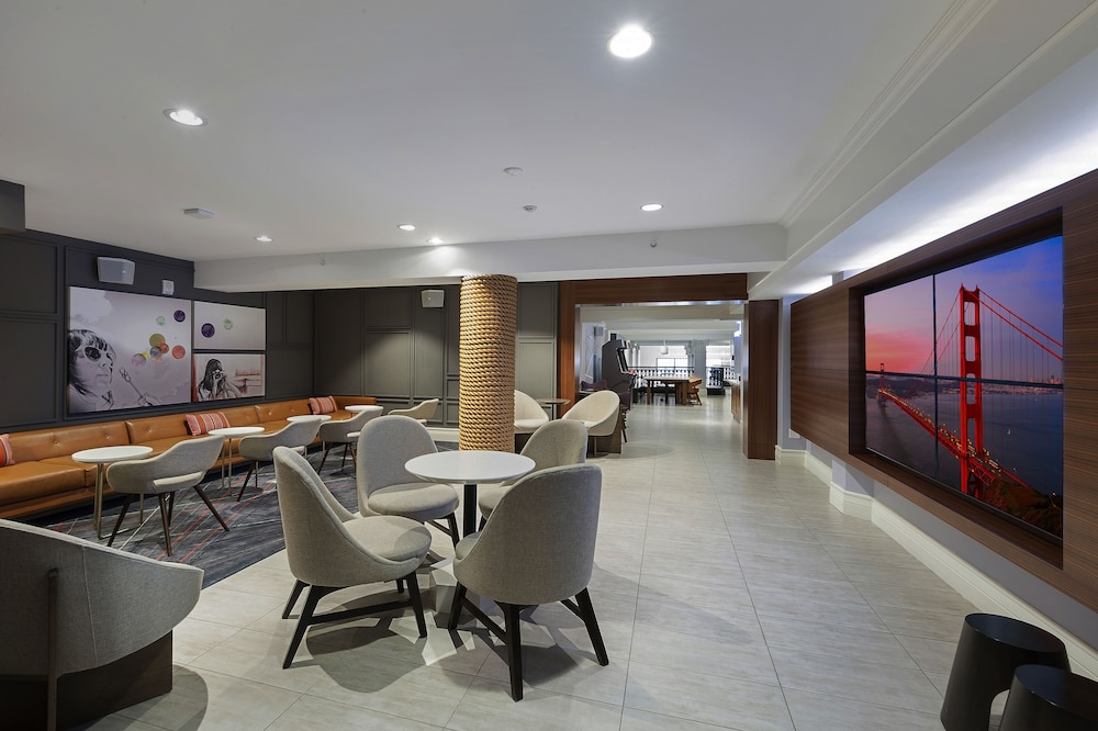 Axiom Hotel 56/76