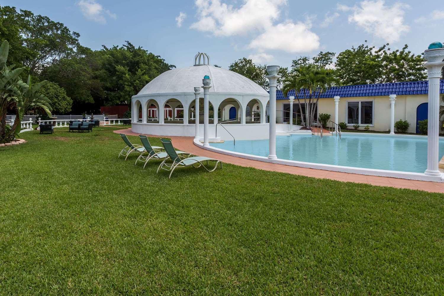 Days Inn by Wyndham Fort Myers Springs Resort 38/43