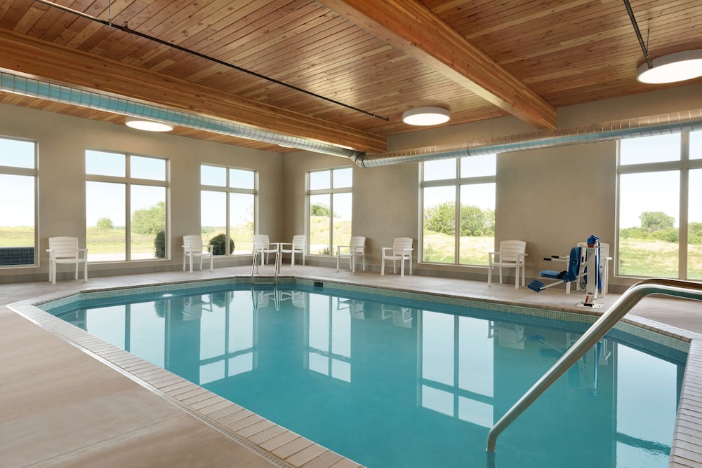 Country Inn & Suites by Radisson, Indianola, IA 1/29