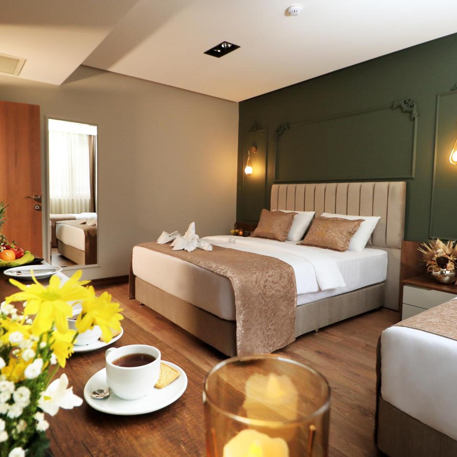 Deluxe, Triple, Bayrak Grand Hotel 3/6