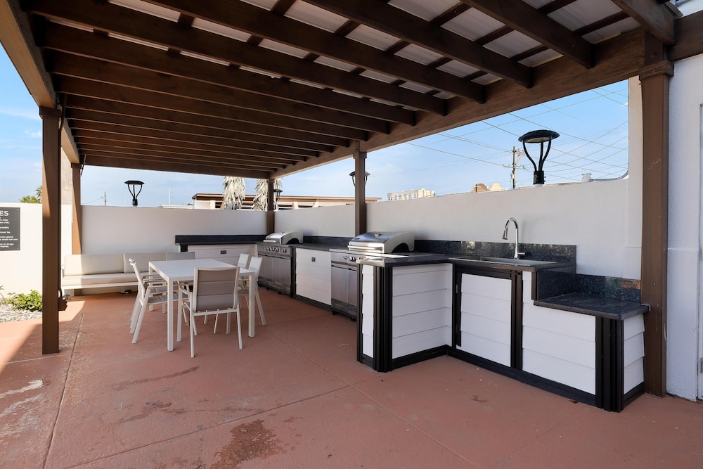 Home2 Suites by Hilton South Padre Island 34/72