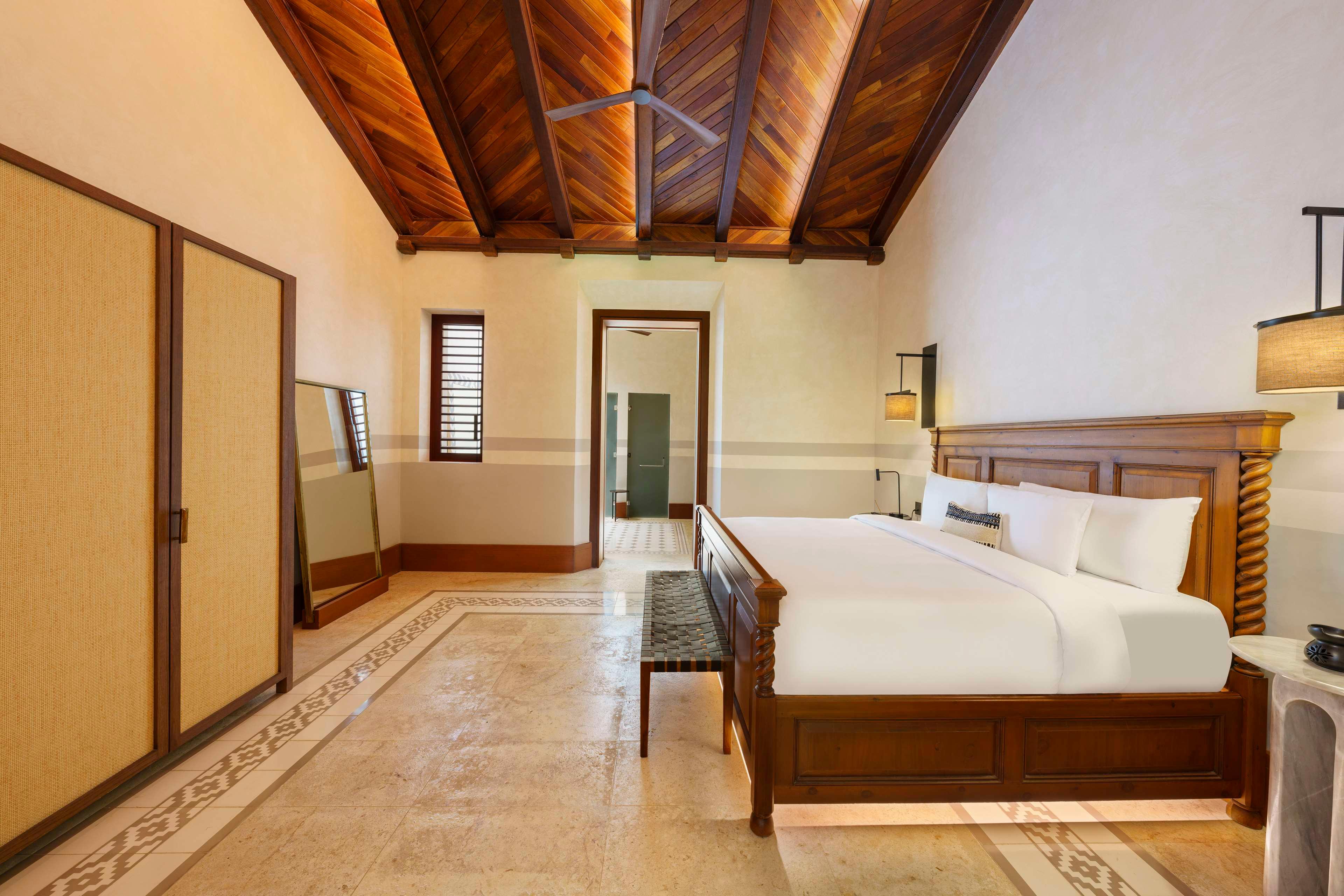Suite, King Bed