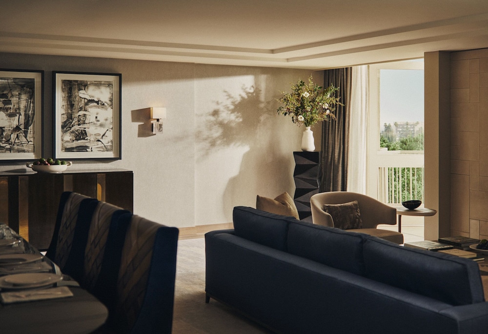 L Ermitage Beverly Hills 38/67