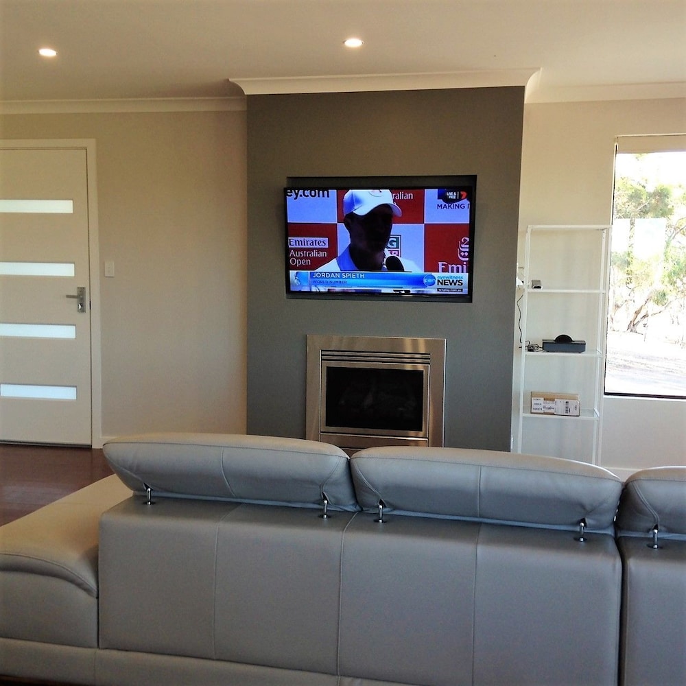 Neagles Retreat Villas 8/22