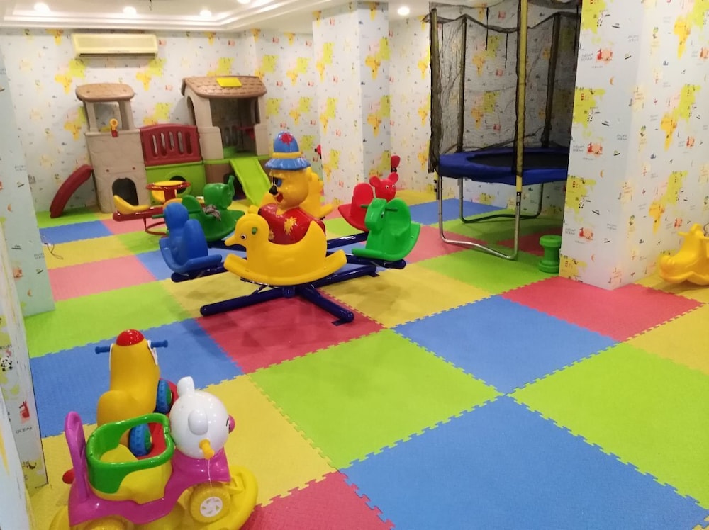 أجنحة برام(Bram Suites) 20/25