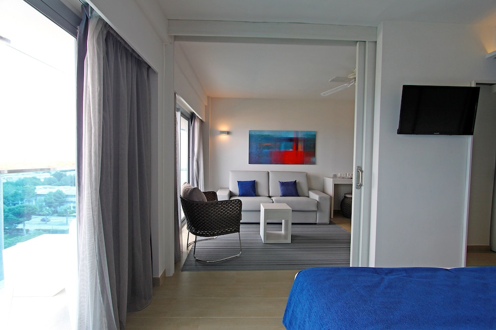 BG Tonga Tower Design Hotel and Suites 38/64
