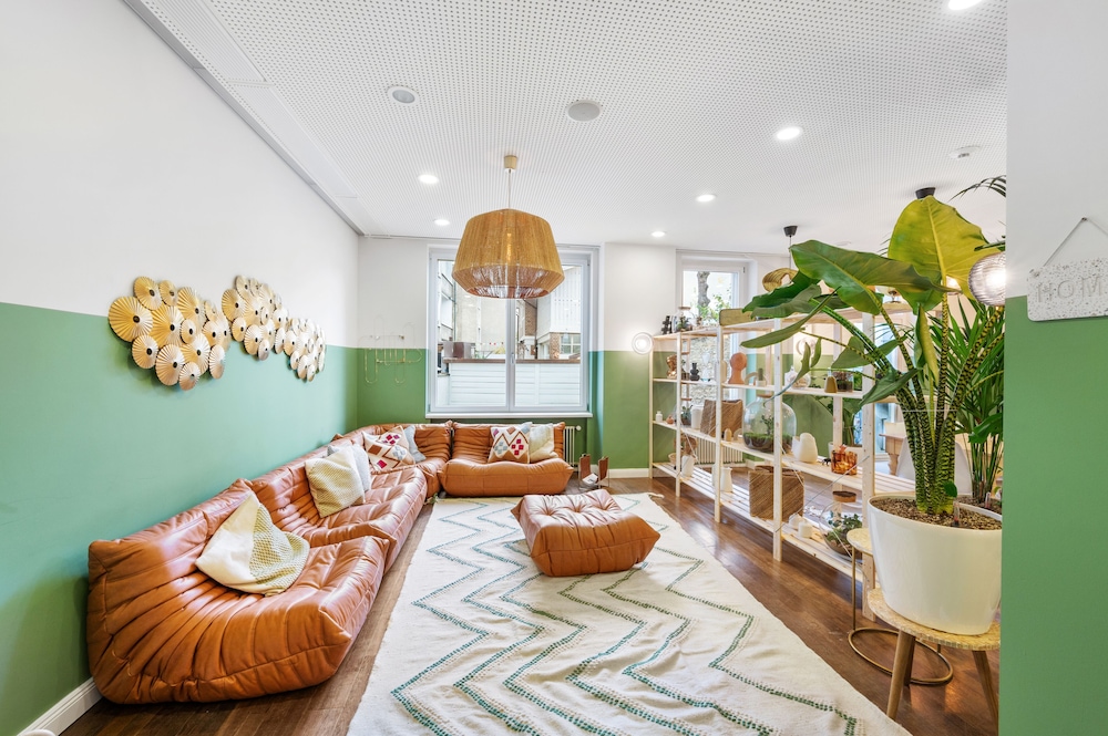 Becozy Self Check-in & Pop-up Hotel 35/52