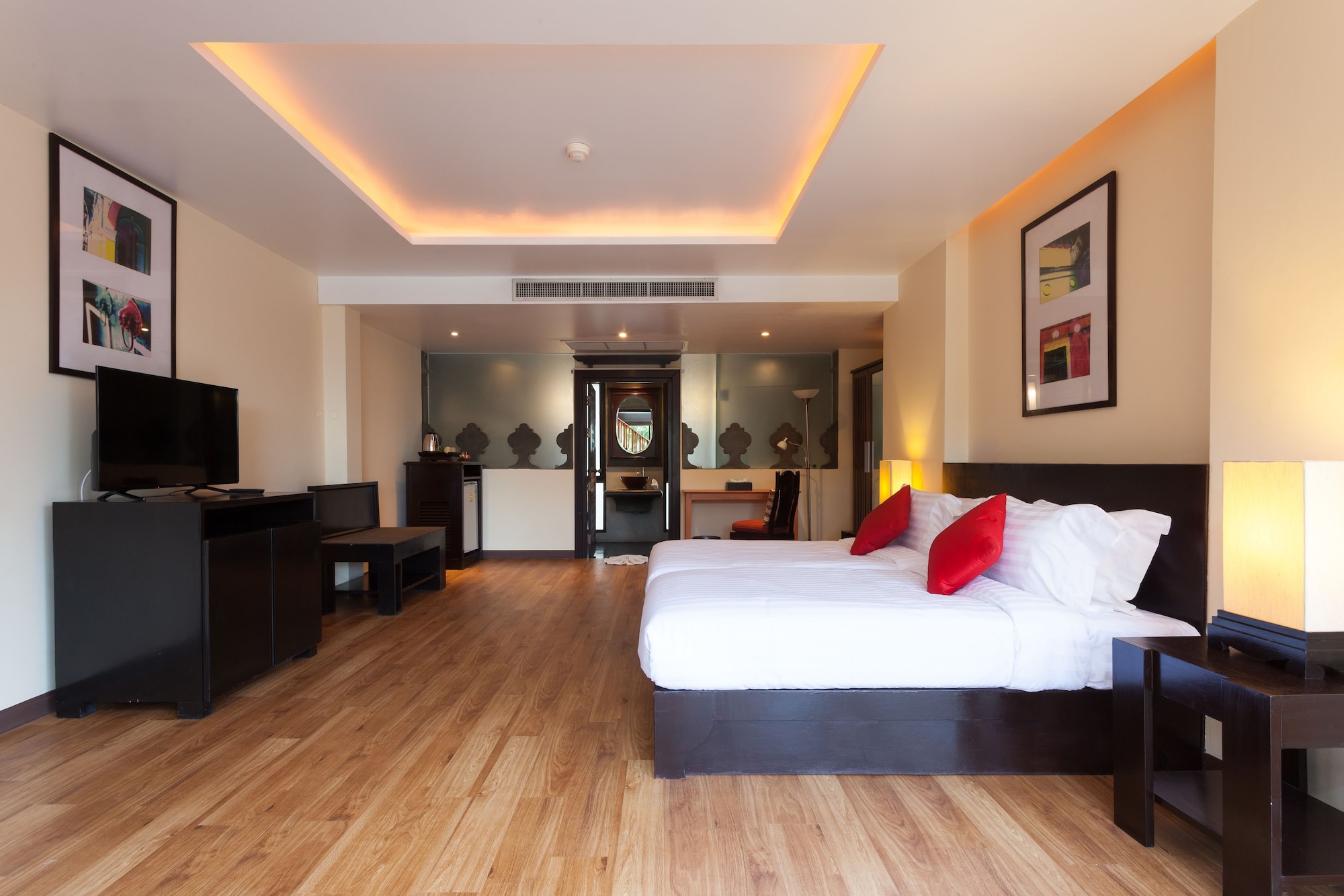 2 Bedrooms, Duplex, King and Twin Beds, Pool Side