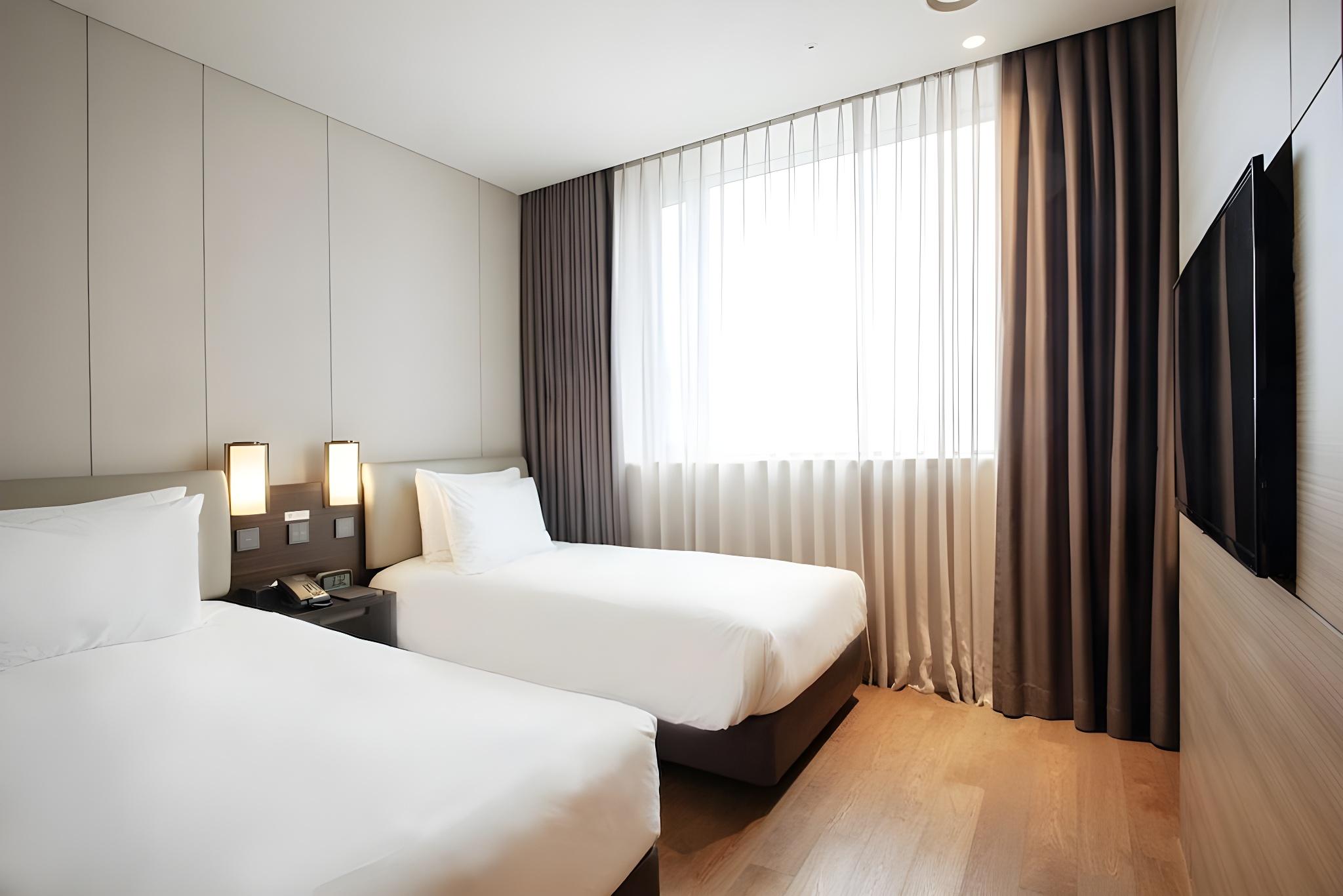 2 Bedrooms, Connecting, Standard, Twin Beds, No Window