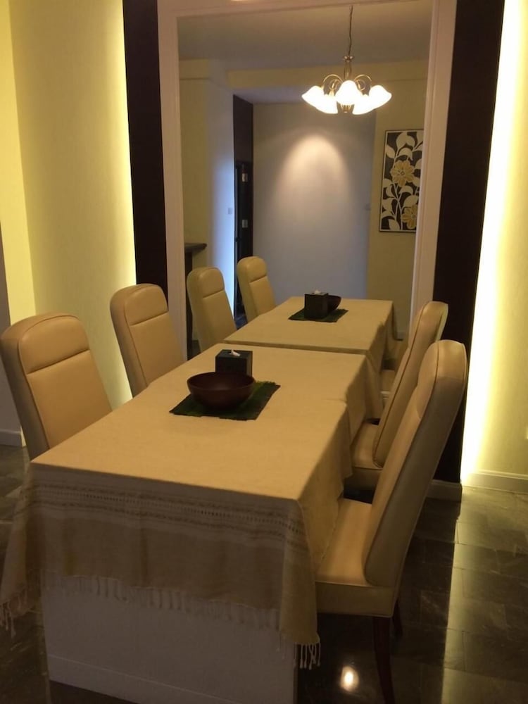 Royal Lanna Hotel 56/57