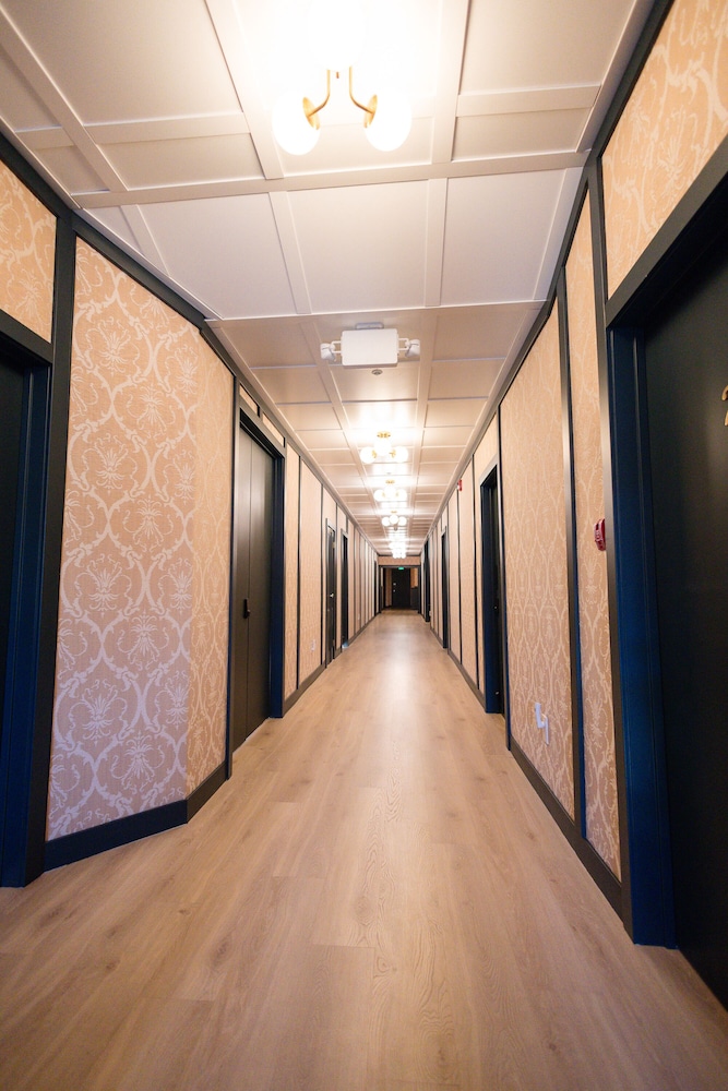 Speakeasy Suites 30/50