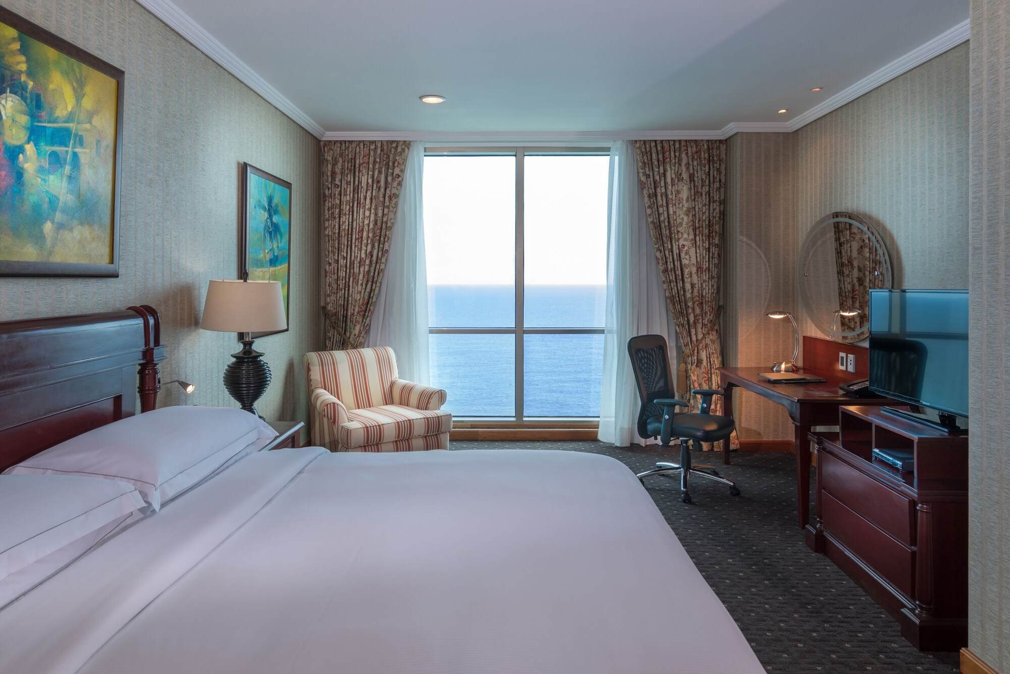 Master, Suite, Single, King Bed, Ocean Front