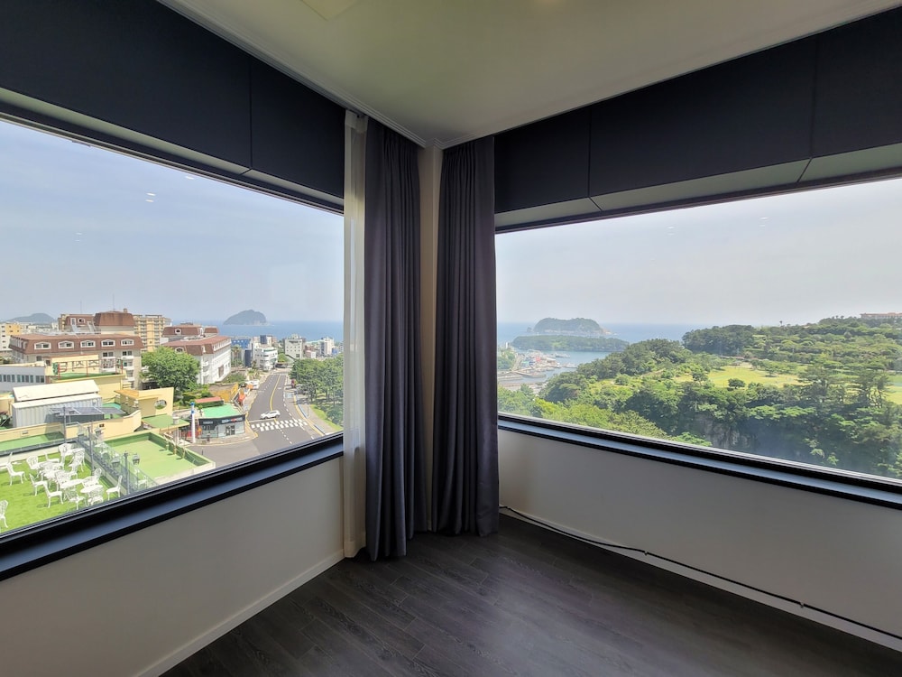 Casaloma Hotel in SEOGWIPO