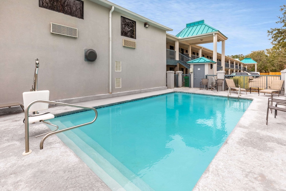 Baymont by Wyndham Biloxi Ocean Springs 3/60