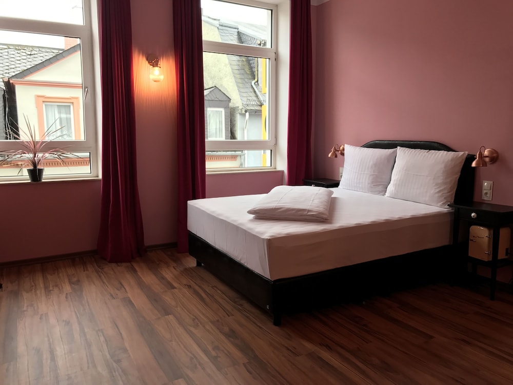 Hotel Mystique 5/50