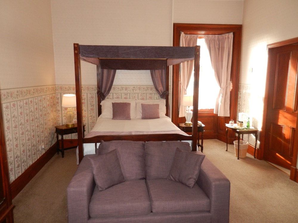 Mansfield Castle Hotel 30/50