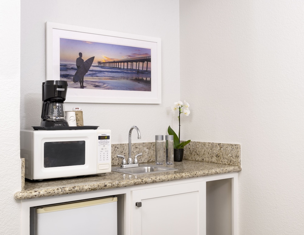 The Beachfront Inn & Suites At Dana Point 7/40