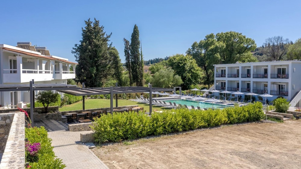 LA MAISON 37/41