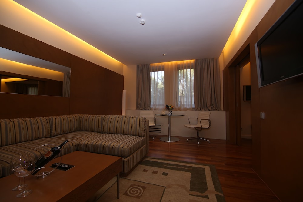 Dostyk Hotel 54/64