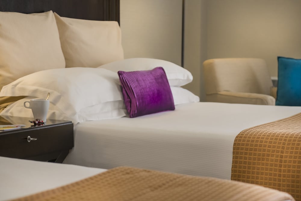 Crowne Plaza St Peter S 29/77