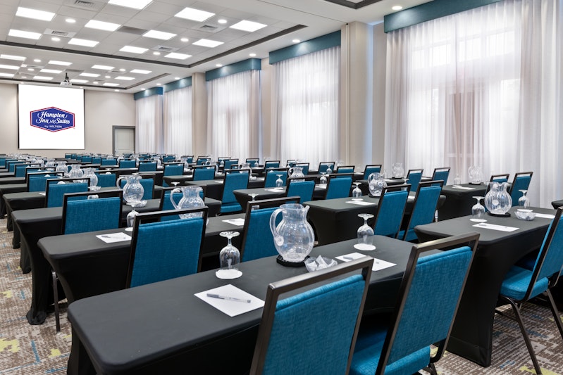 Hampton Inn & Suites Orlando Airport @ Gateway Village FL 46/58
