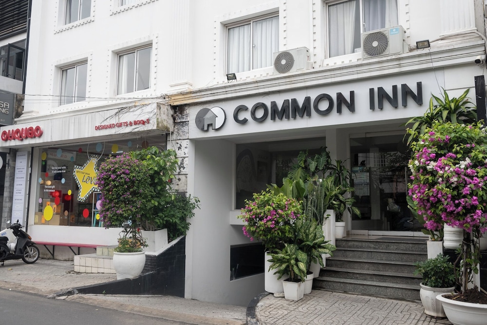 Common Inn 2/49
