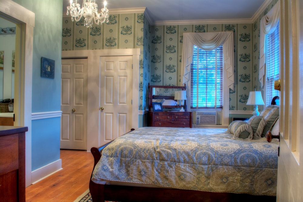 Emmas Bed and Breakfast 9/28