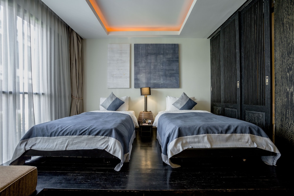 Deluxe Room with Bathtub Twin Bed