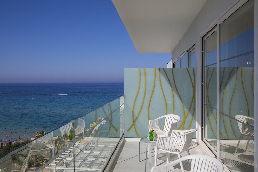 Constantinos The Great Beach Hotel 62/68